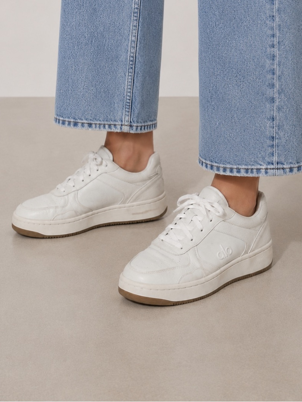 Alo Yoga 0.1 Classic Recovery Sneakers Natural White/Gum Sz M7 W 8.5